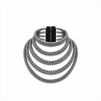 Elouai  Choker