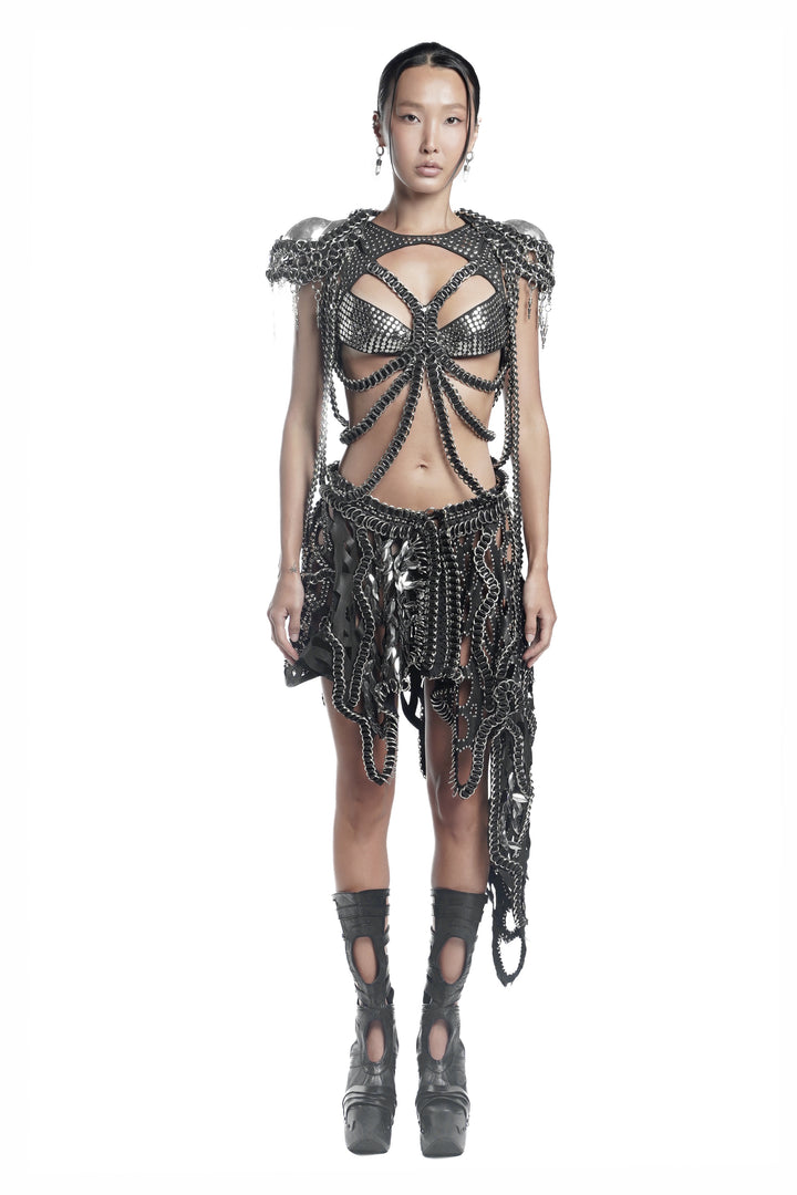 SKUGCSKRT02_COMETWRAPAROUNDSKIRT_GQSHD01_QUANTUMSHOULDERPIECE_GQTOP01_QUANTUMTOP_-FRONT_SILVER