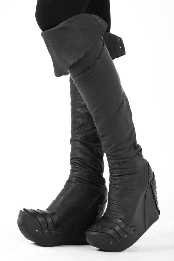 Plated Buccaneer boots - GELAREH